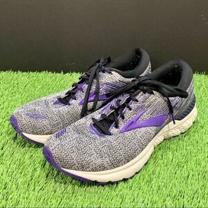 Brooks Adrenaline 19 Women’s Running Shoes. 10